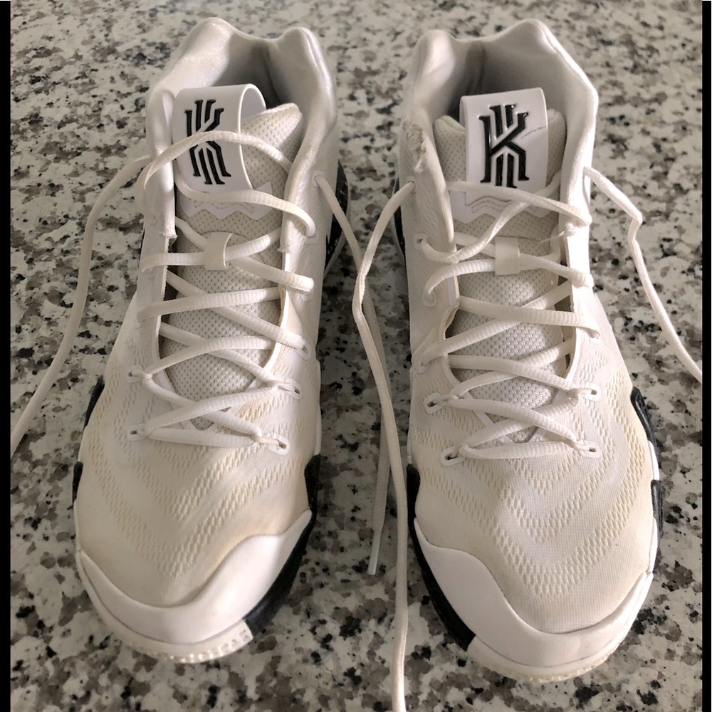 Men’s Kyrie 4 basketball shoes